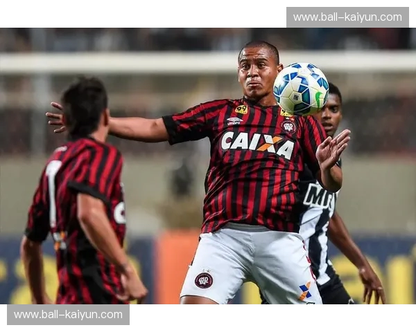 绿茵风云：沙佩科恩与巴拉纳竞技的恩怨情仇，一场关于荣耀与梦想的极致对决